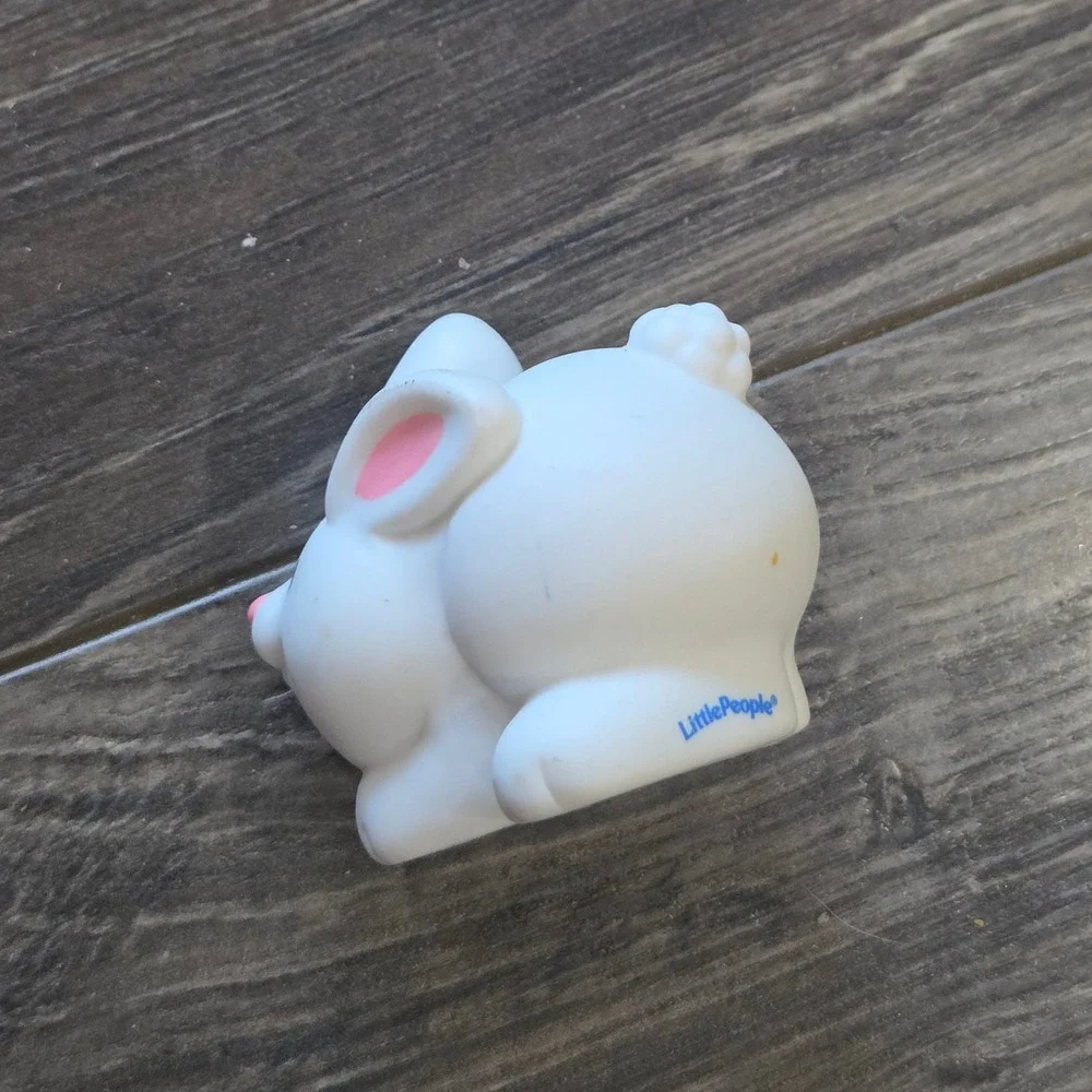 Fisher-Price Little People White Bunny Rabbit Figure 2001 Vintage Collectible